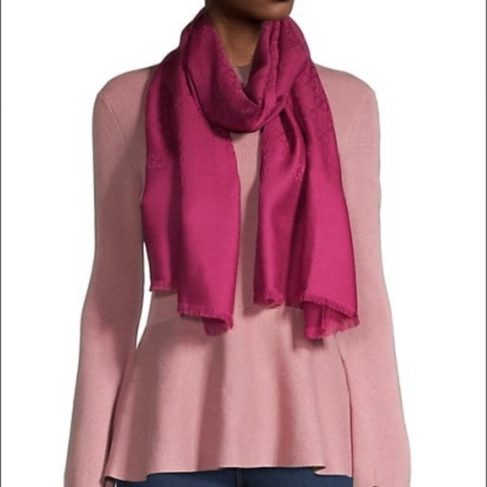 Authentic New With Tags Gucci Monogram GG Fuchsia Long Scarf Wool/Silk